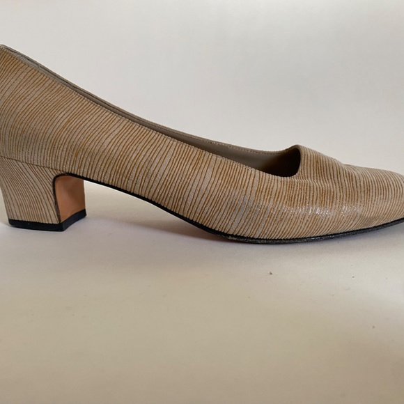 Ferragamo Women's Shoes (Pumps) - Picture 2 of 5